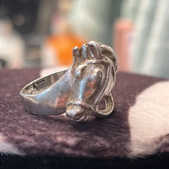 Vintage Southwestern Style Sterling Silver Horse Head Ring - Picture 2 of 5